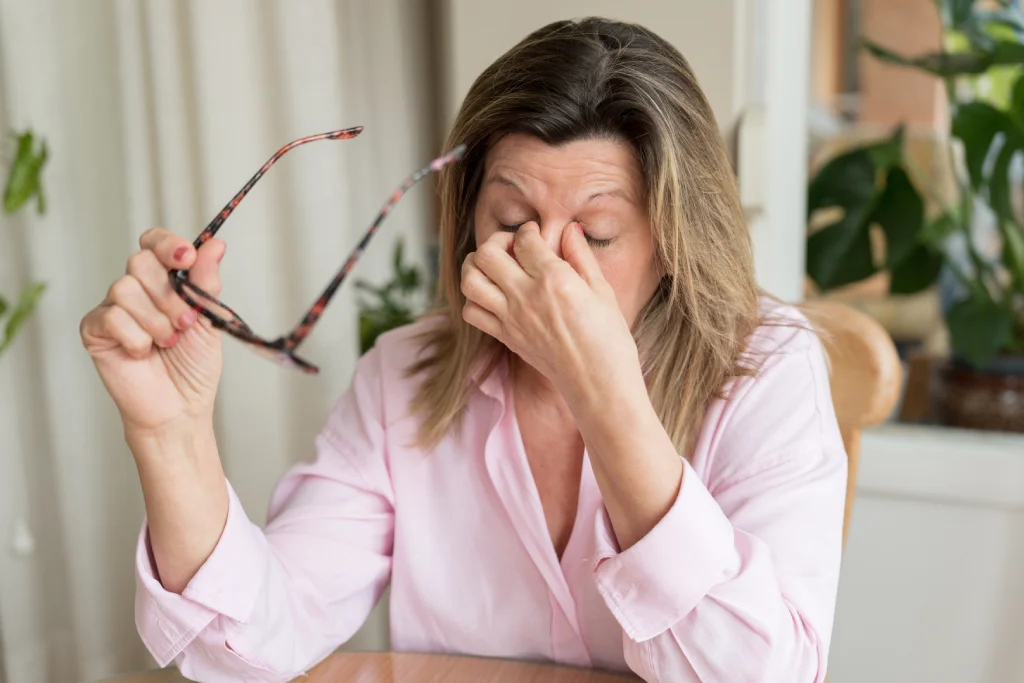 Frau fühlt sich überfordert mit Erbe und finanziellen Entscheidungen | Financipation Club