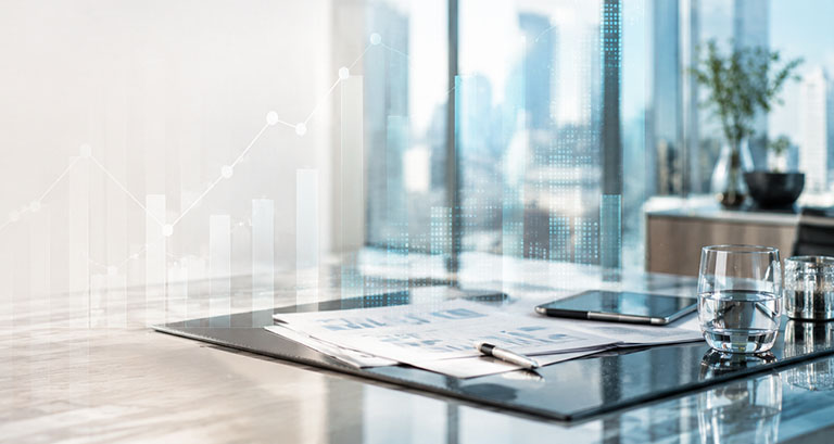 Moderner Arbeitsplatz als Symbol für strategische Finanzentscheidungen | Financipation Club